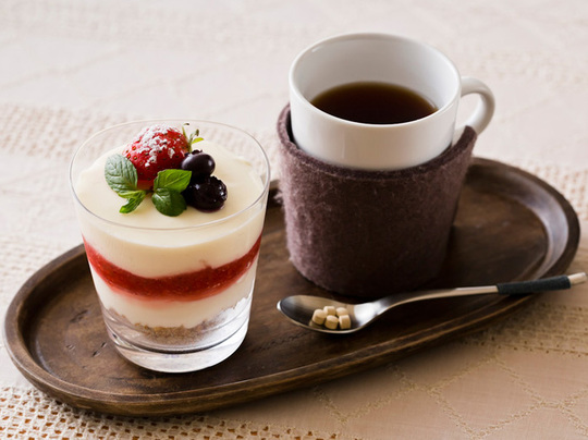 苺ソースのレアチーズケーキと生姜紅茶　イメージ